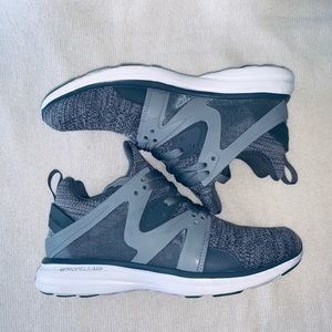 APL: Women’s Ascend Heather Grey/ White Trainer